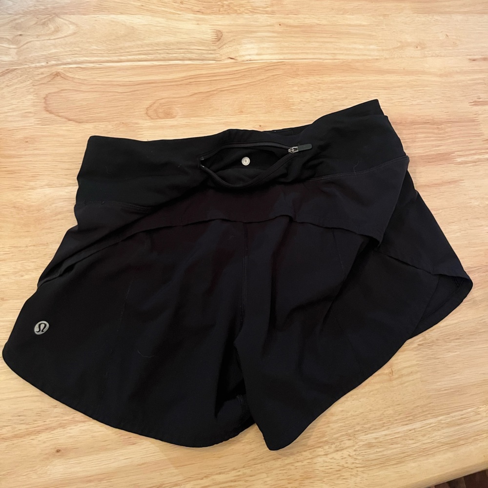 Lululemon athletica speed up mid rise shorts 4 inch in black.